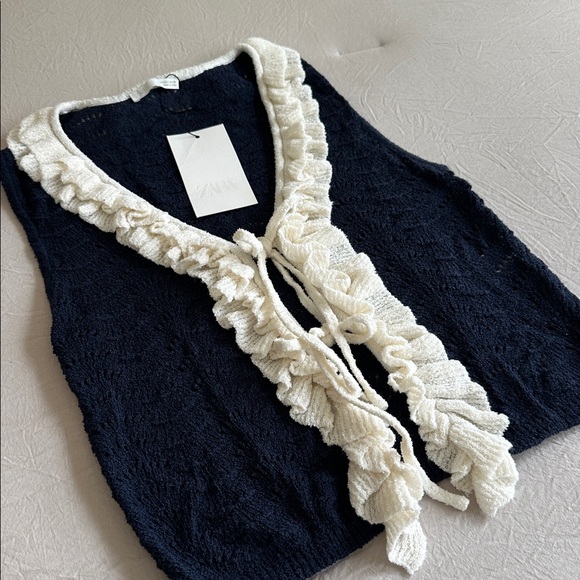 Zara Contrast Ruffle Top - Picture 8 of 9